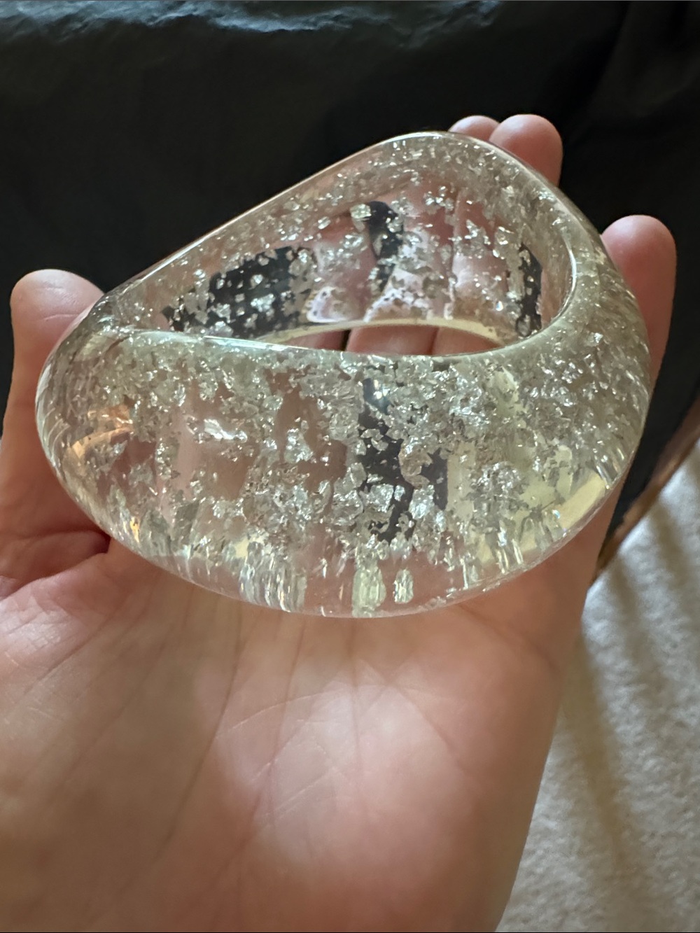 Clear Modernist Chunky Lucite Bangle Bracelet with Silver Flakes - Picture 13 of 13